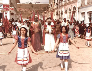 Volkstraditionen-Pau de Fitas-Congada-Folias do Divino Espirito Santo.Tagung zur Kirchenmusik der Kolonialzeit Brasiliens des Symposiums Kirchenmusik und Brasilianische Kultur in der Stadt S. Luís do Paraitinga 1981